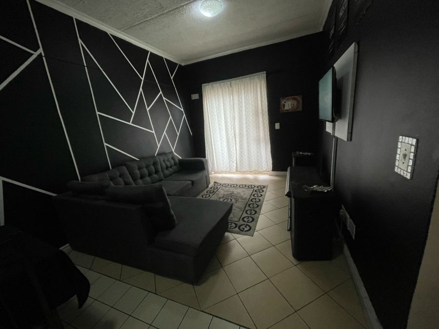 To Let 2 Bedroom Property for Rent in Athlone Western Cape